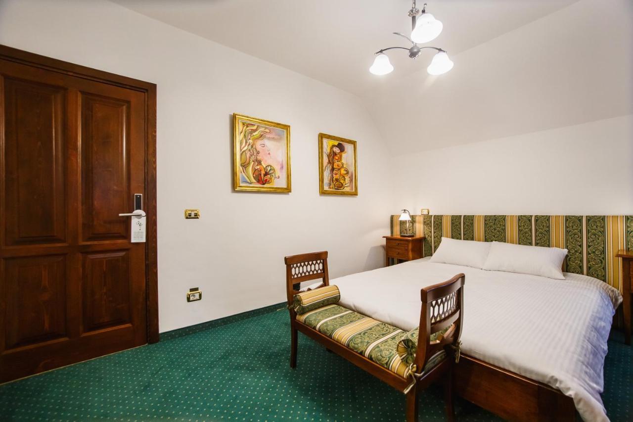 Casa 3 Guesthouse Oradea Exterior foto